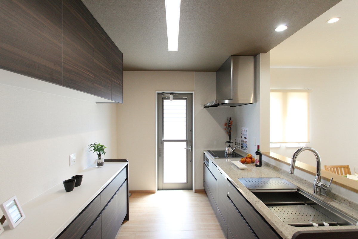 kitchen（キッチン）
キッチンも床暖房設置。広々としたキッチンは親子でお料理など、ゆったりと使用できます