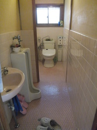 長居したくなるトイレ施工前